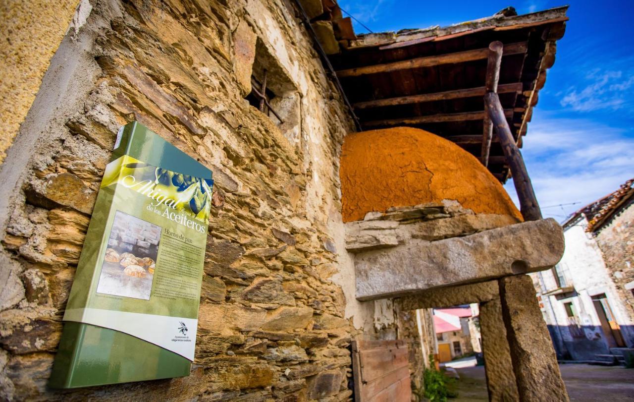 El Hogar Del Herrero Ahigal de los Aceiteros Exterior photo