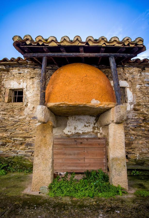 El Hogar Del Herrero Ahigal de los Aceiteros Exterior photo